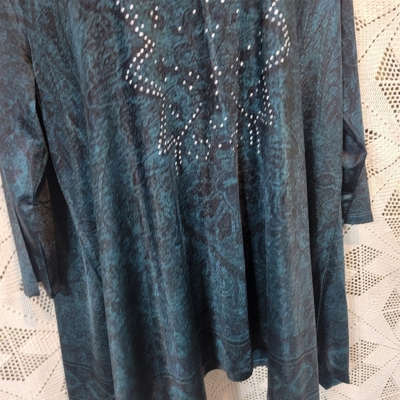 Exclusive one 2XL green and black blouse with embellishments. - Picture 9 of 13